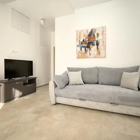 Zora Apartmán *