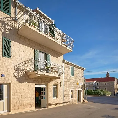 Zora * Kastela